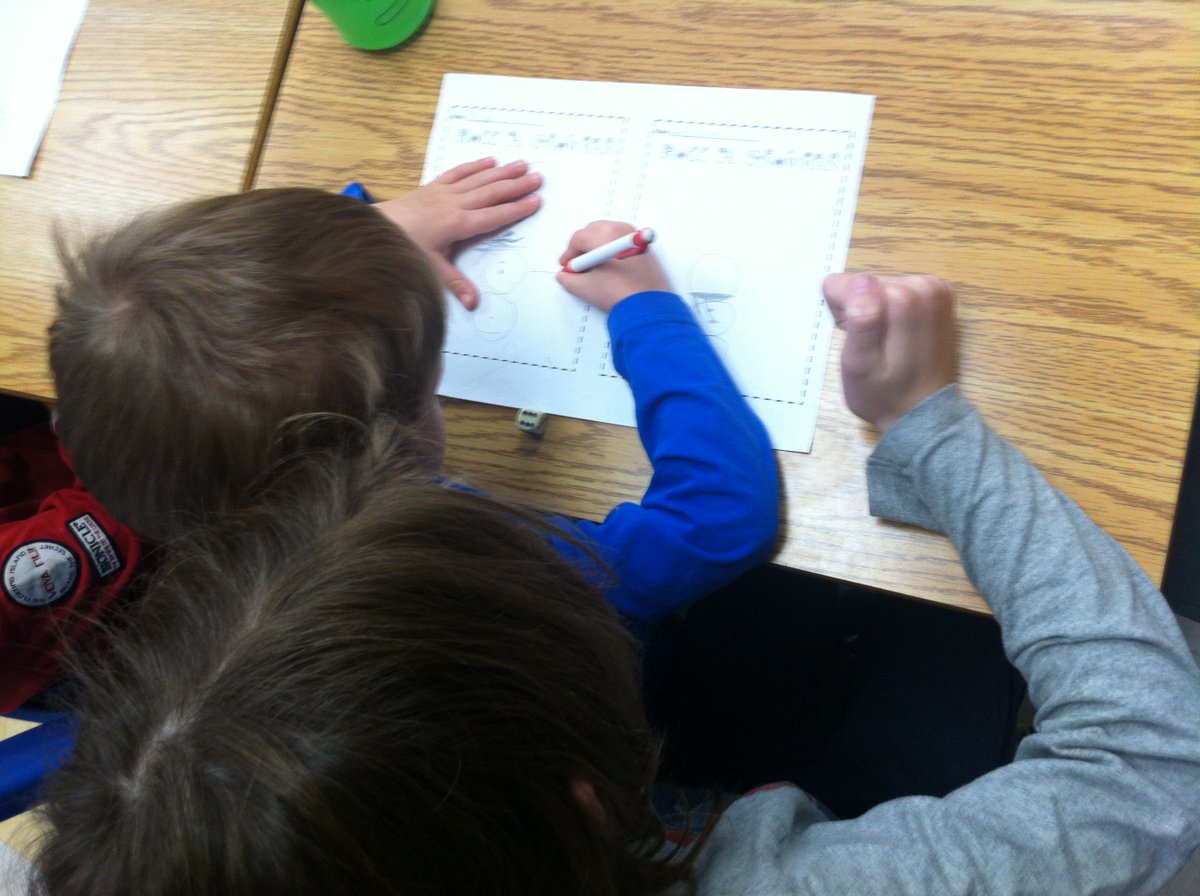 R_classroom's tweet photo. Learning Buddies played 'Roll a Snowman' this week ☃. Big buddies are helping little buddies to recognize their numbers! 🎲 https://t.co/JhvrnDQ0F0