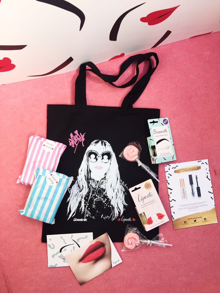 Browcote's tweet photo. Our @djnikkibeatnik exclusive totes are going fast at our @ClothesShow #setyourselfie stand! X #ClothesShow https://t.co/5P6IaSgtzA