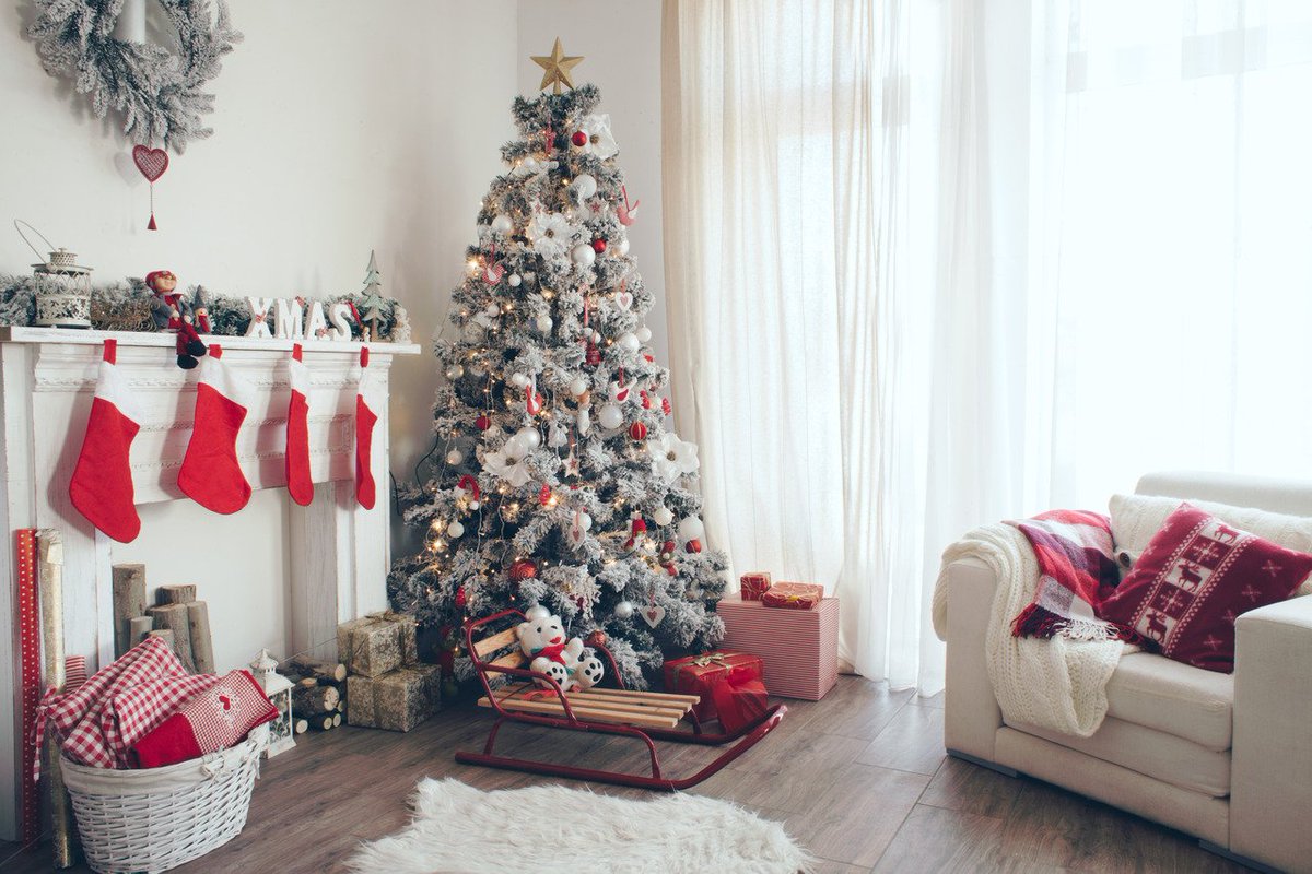 CrownPaintsIRL's tweet photo. The holiday season is upon us, so here are five tips for creating festive, inviting interiors this holiday season! https://t.co/TuitHvPCT6 https://t.co/J5FBtW41Z2
