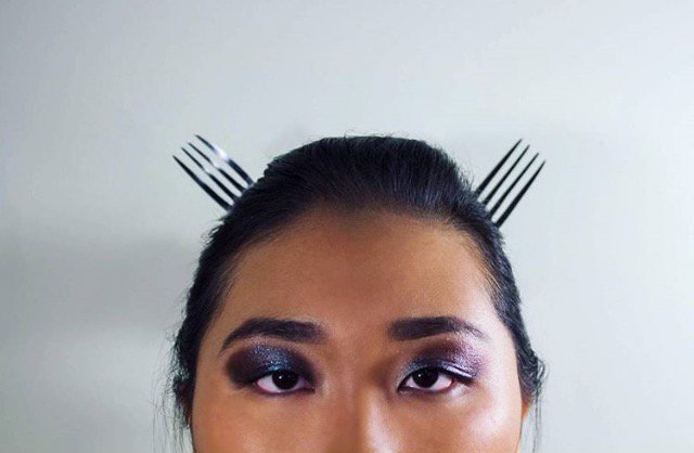 rjpsevilla's tweet photo. "When people think that putting chopsticks in your hair is normal" PC: @GenghisCatKhan #asiangirlsbreaktheinternet https://t.co/t4YtLPiNMv