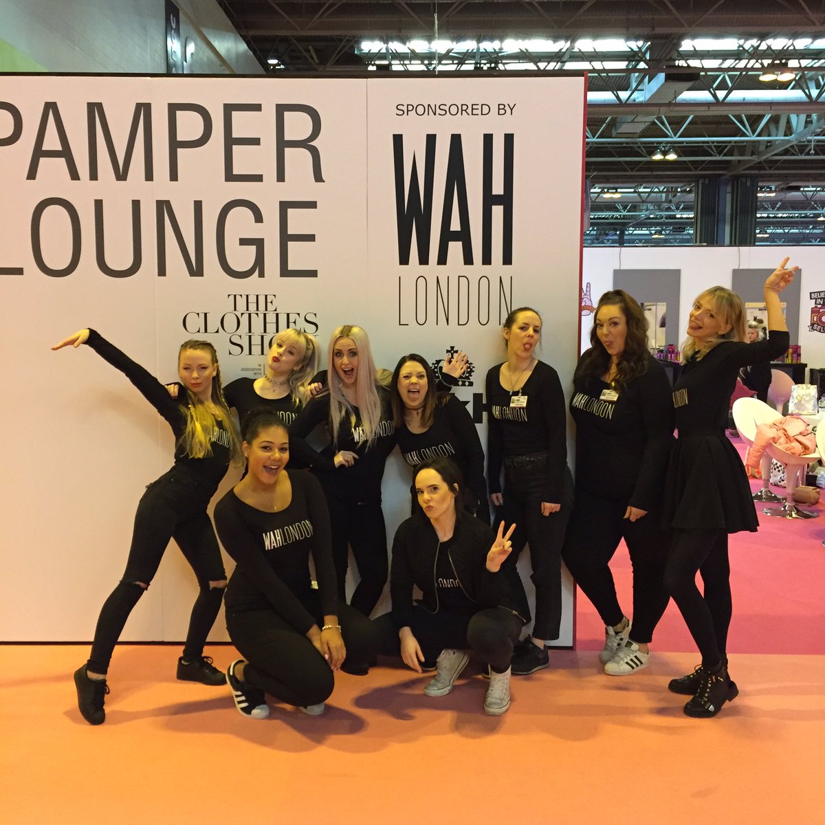 NewberryColette's tweet photo. The dream team, day 3. 40 manicures each a day I hear you say?????💥💥💥💅🏻💅🏻💅🏻#clothesshowlive #lovemyteam https://t.co/zb0TqNaEmk