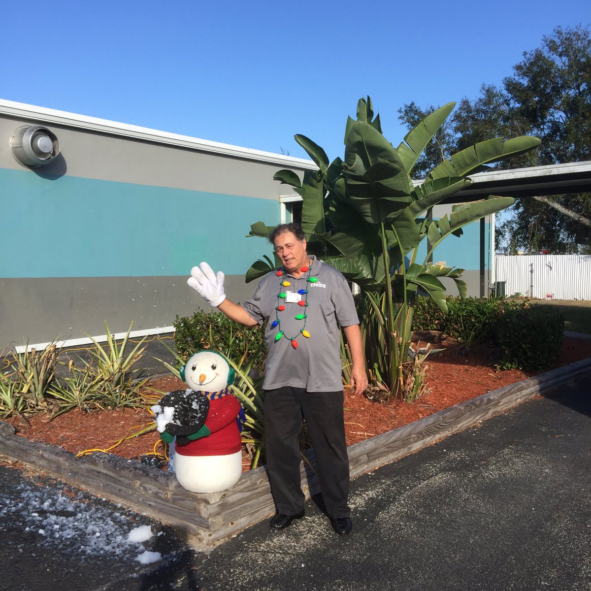 CFOkeechobee's tweet photo. It's snowing in Florida at#CFKids. Welcome to #CFOkee. It's FUN to come to church! #ChristmasAtCF #LetThereBe @cfimpact @gocfkids https://t.co/Akord9QHMV