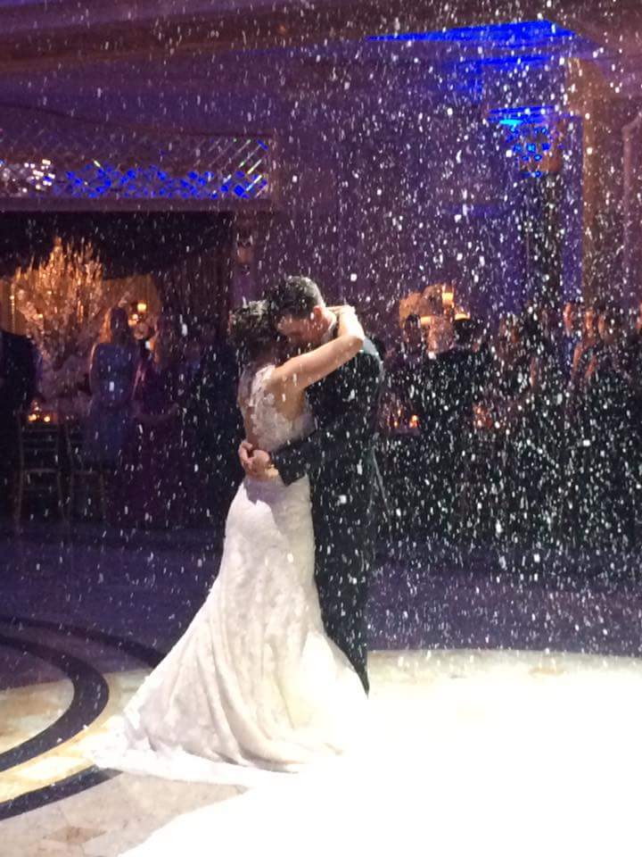 LoveMy3K's tweet photo. @LukeBryanOnline she wants 2 make sure Tate knows she DIDN'T get married #PintoToPanik what an amazing wedding she danced all night my girl https://t.co/PfA7FGPbAZ