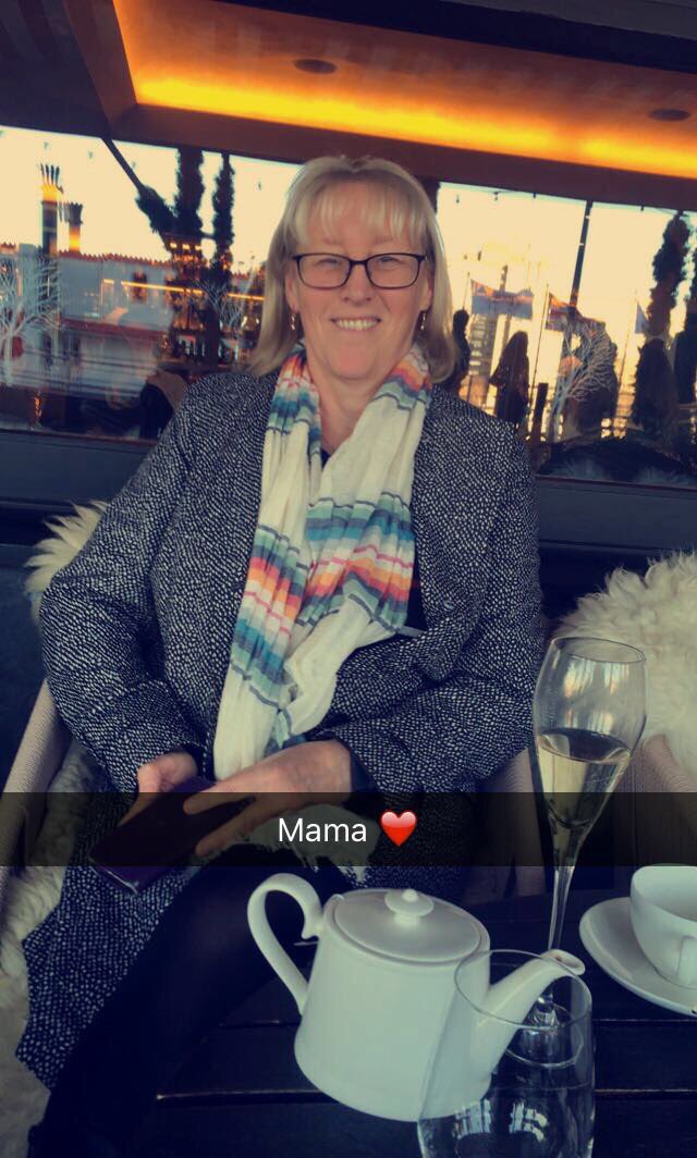 Hann_Jane's tweet photo. Stunning brunch with Mama courtesy of @FreddyForster #stunning #boozybrunch @lepontdelatour https://t.co/CHnOwnOQsl