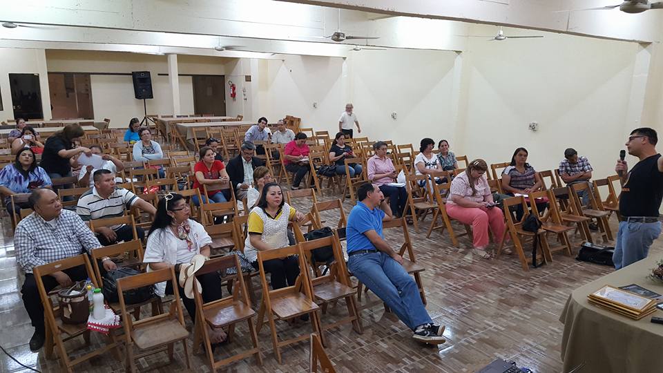 libreguarani's tweet photo. Enseñando al equipo como usar Pootle. @opendocument @tdforg @libreoffice @ateneoguarani @SPL_Paraguay https://t.co/XrrXEys991