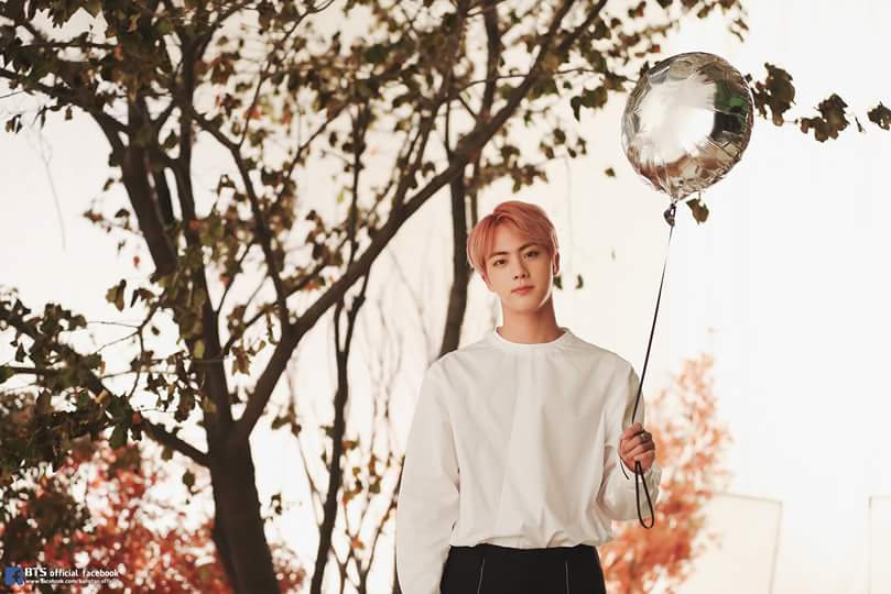 Bts_Bangladesh's tweet photo. Our precious Eomma's Birthday!! 😍🍷💋🙌💜
Photos shared by #bts Official Facebook page!
#꺄르륵 #HAPPYJINDAY 
@BTS_twt 💜 #AwakeWithJIN 💜 #Army https://t.co/NouxpxbKfn