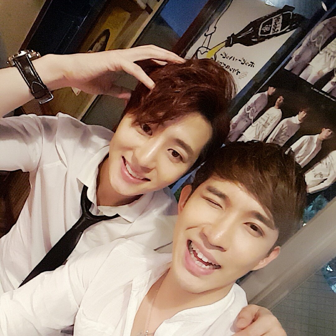 everbrown1214's tweet photo. 오늘 제 가장 친한 친구이자 에버브라운 리더! 태성이♡ 생일 축하해주신 모든분들 진심으로 감사드려요^^
덕분에 태성이는 정말 행복해했답니다^^
젠뷰 미나상 오카게데!! 
모두들 오야스미나사이♡ https://t.co/VfR0JWIJ43