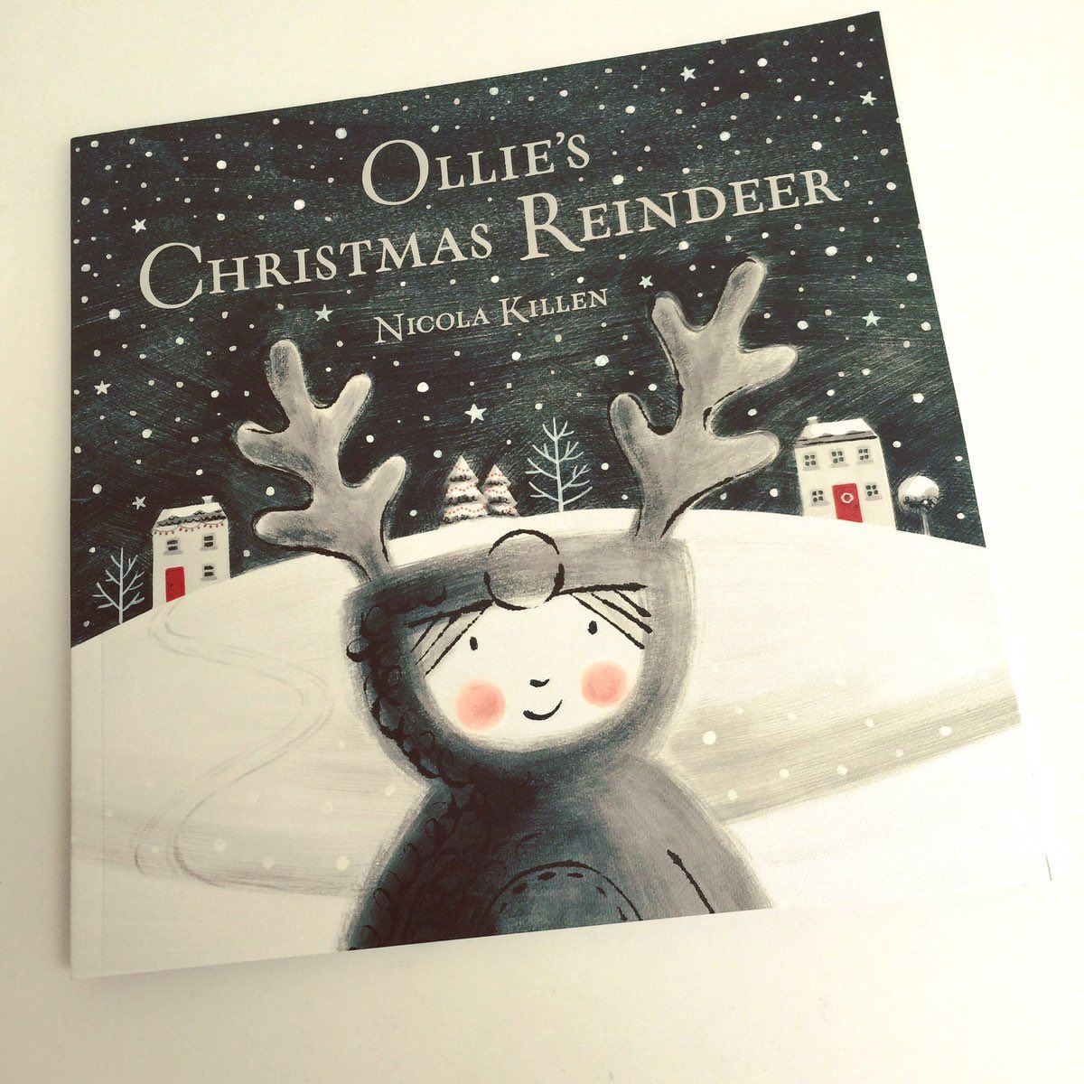 bookgiftblogger's tweet image. A truly magical read picturebooksblogger.wordpress.com/2016/11/02/oll… #OlliesChristmasReindeer by @nicolakillen #picturebooks #kidlit