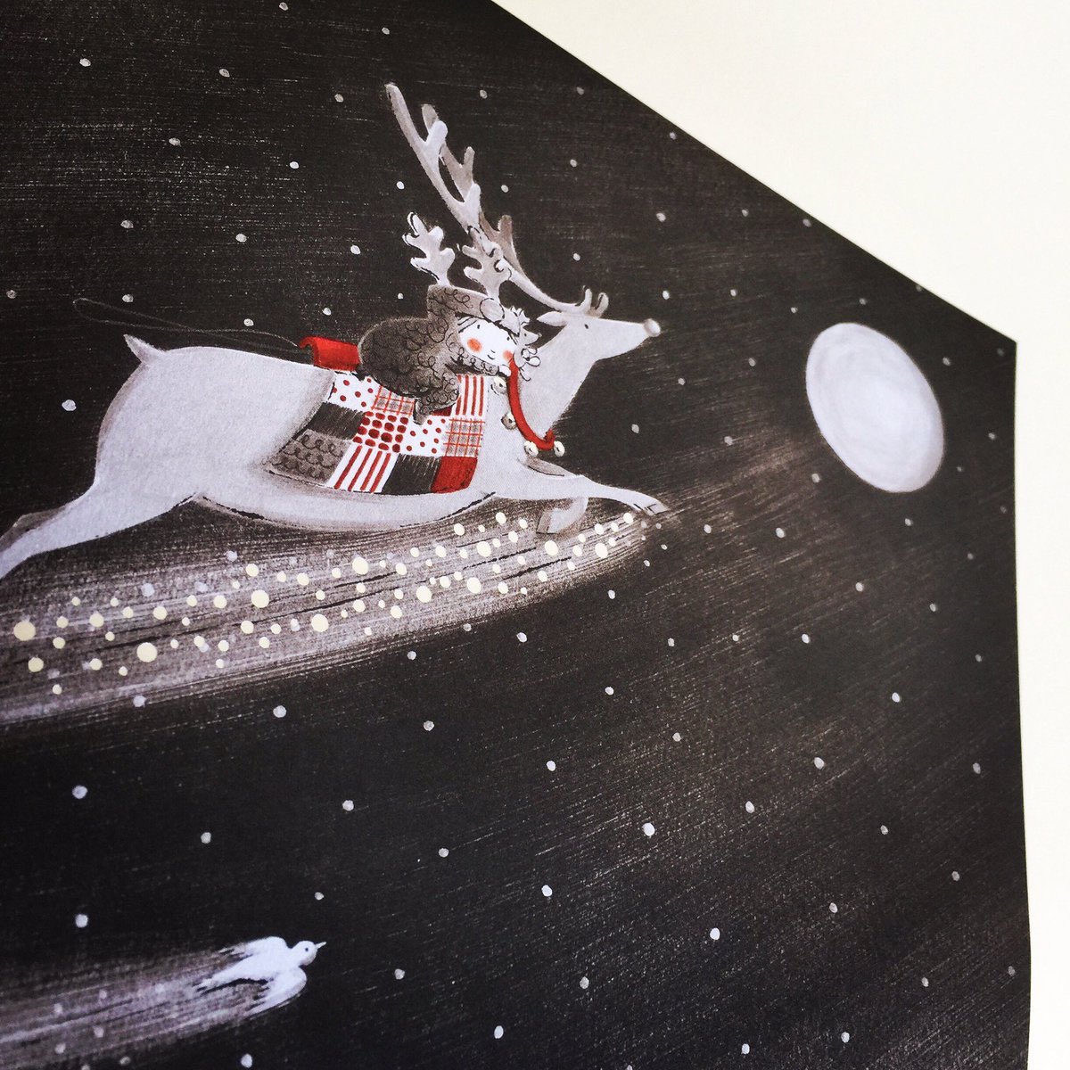 bookgiftblogger's tweet image. A truly magical read picturebooksblogger.wordpress.com/2016/11/02/oll… #OlliesChristmasReindeer by @nicolakillen #picturebooks #kidlit