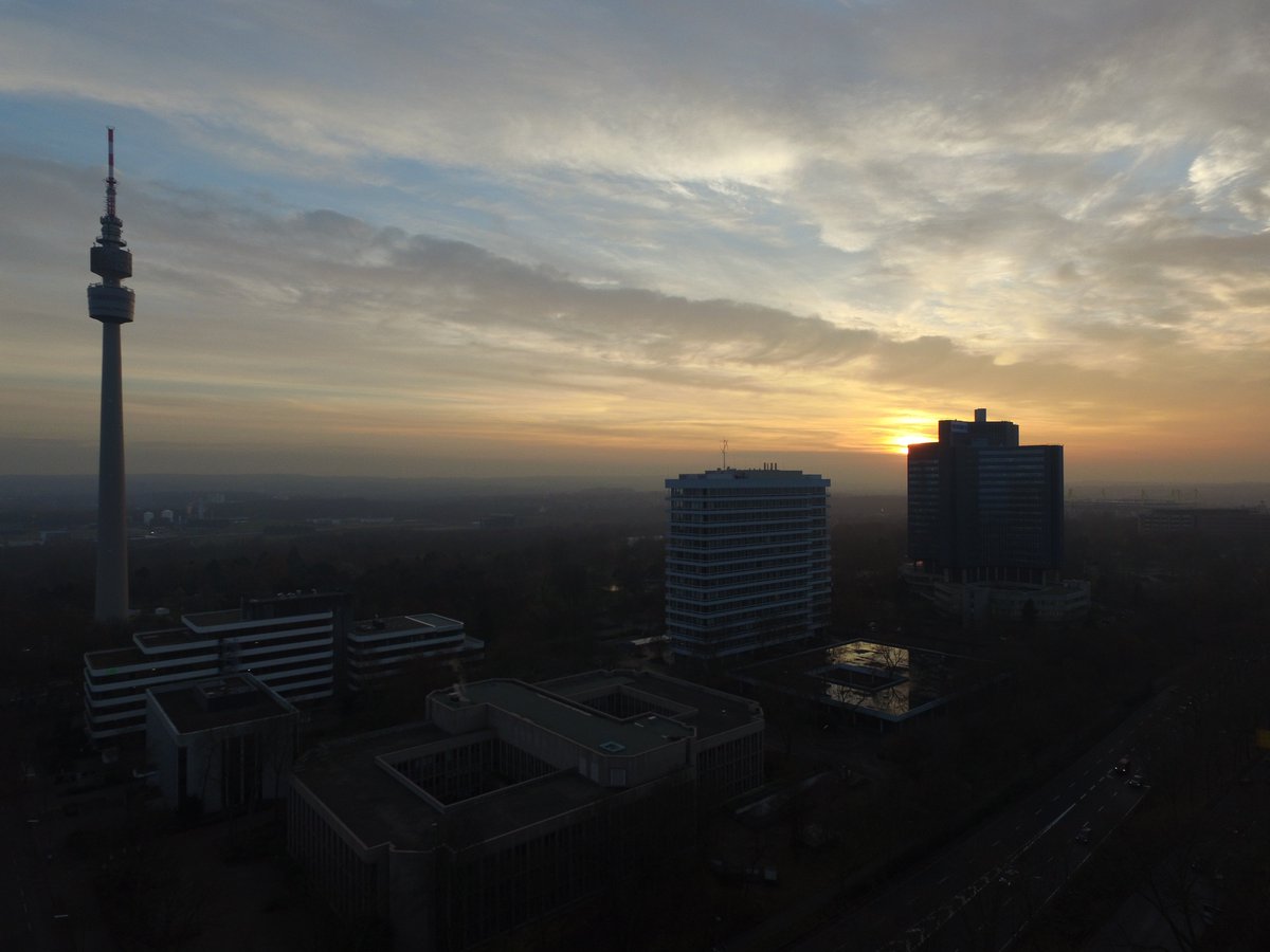 bilderbein's tweet photo. Abendgrüße - Sonnenuntergang in #Dortmund (#Stadtkrone, #Fernsehturm). https://t.co/qb005OEGEe