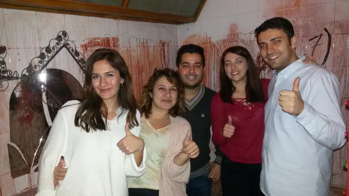 Katil Ressamın evinden kaçmayı başardılar. Tebrikler. #korku #katilressam #evdenkaçışoyunu #korkuevi