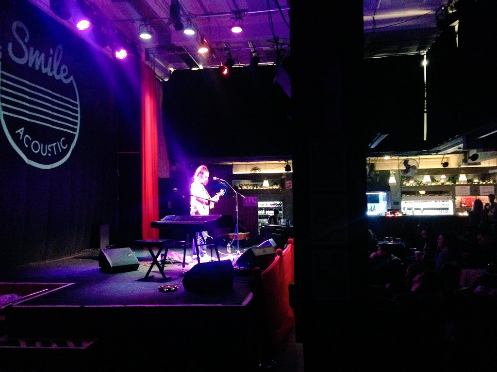 SmileAcoustic's tweet photo. #LolaYoung spellbinding stuff! Just pardon her French 😜@RichMixLondon https://t.co/xzZXLR08I0