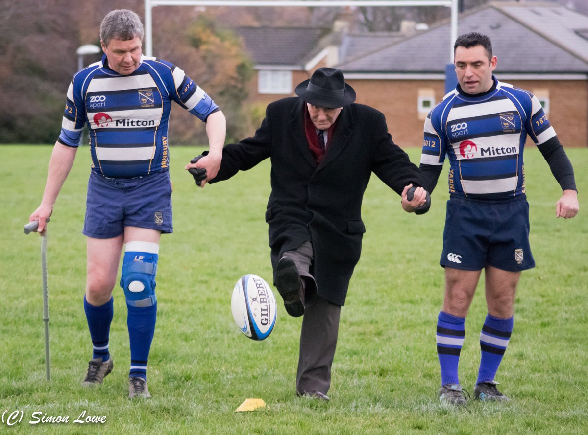 simonlyarnrock's tweet photo. @YarnburyRFC legend, kicks off historic game @YarnburyRFC 6th team v Cleckheaton https://t.co/ByB0KDUFjX
