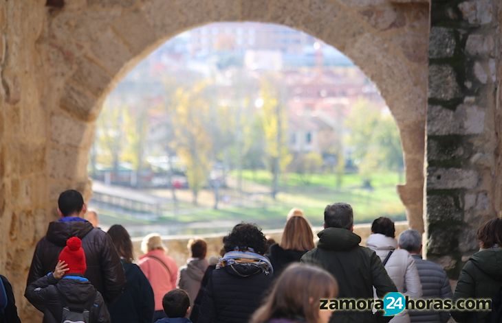 RutasAparte's tweet photo. Cada domingo ruta guiada gratuita: PASEO POR EL DUERO https://t.co/5pX11xkSBh 'Zamora con otra mirada' @ZamoraOfiTurism + @turismozamora https://t.co/Prou7IOzlN