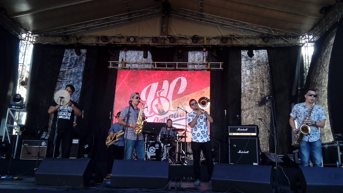 hagalau's tweet photo. Llegó el ska y el jazz de @ViaCerradaSka desde Barbosa. @hagalau segue en @rockalriofest 2016. https://t.co/pU6wAPFaWf