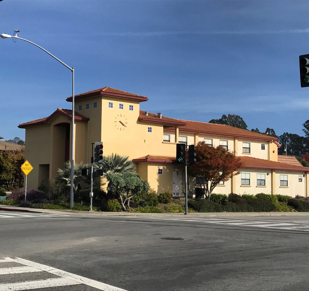 ReefsideHC's tweet image. View from the outside... but everyone knows it's what's on the inside that counts!! Come visit us at 3110 Mission Drive, Santa Cruz, CA!