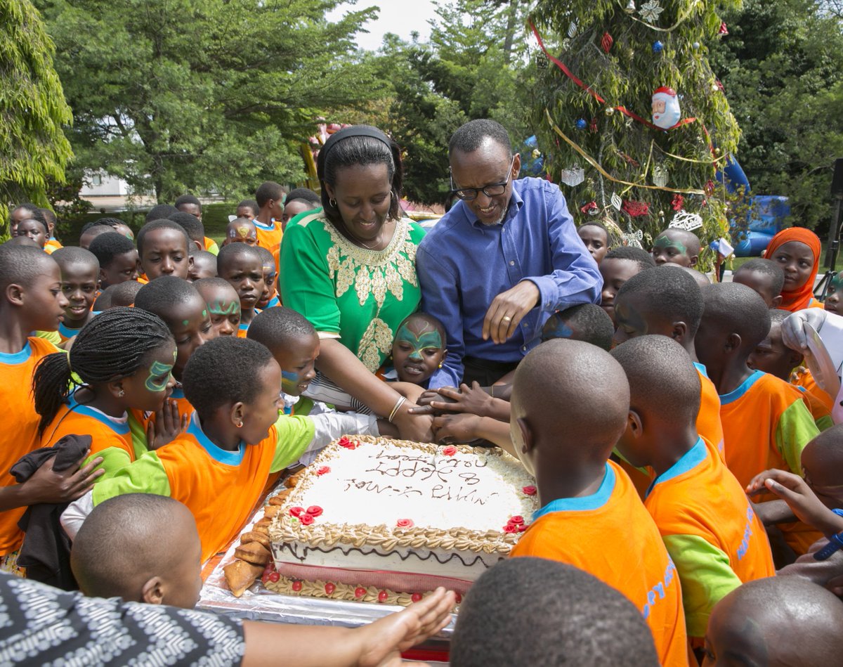 FirstLadyRwanda's tweet photo. View photos of the Annual End of Year Children's Party hosted by President #Kagame &amp; First Lady Jeannette #Kagame at https://t.co/agjdWHUqEg https://t.co/6nT6spfpeG