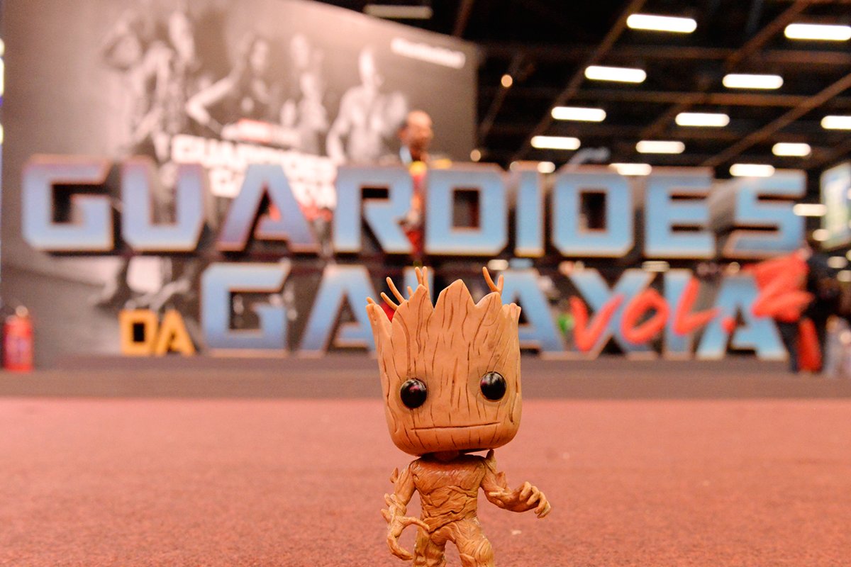 MarvelBR's tweet photo. Até o Groot veio dar um oi no stand de Guardiões da Galáxia! #CCXP2016 #VivaOÉpico #MarvelCCXP2016 #GuardiõesEhDoK7 https://t.co/l9DlkklkTB