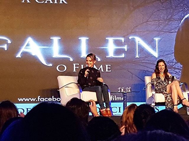 FallenWorldBR's tweet photo. Fotos da Lauren Kate e Addison Timlin na Comic Con agora pouco! #FallenCCXP #QueremosFallenOFilme https://t.co/QkITyjIoLt