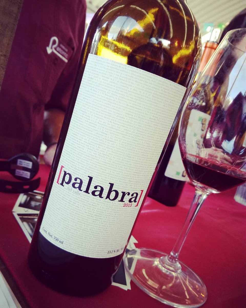 100VinosMex's tweet photo. Palabra de @vinicolaretorno.
Un zinfandel  aromático y de gran equilibrio en boca. Muy fiel a la variedad.
#vinomexicano https://t.co/Q2gsCjFIDF