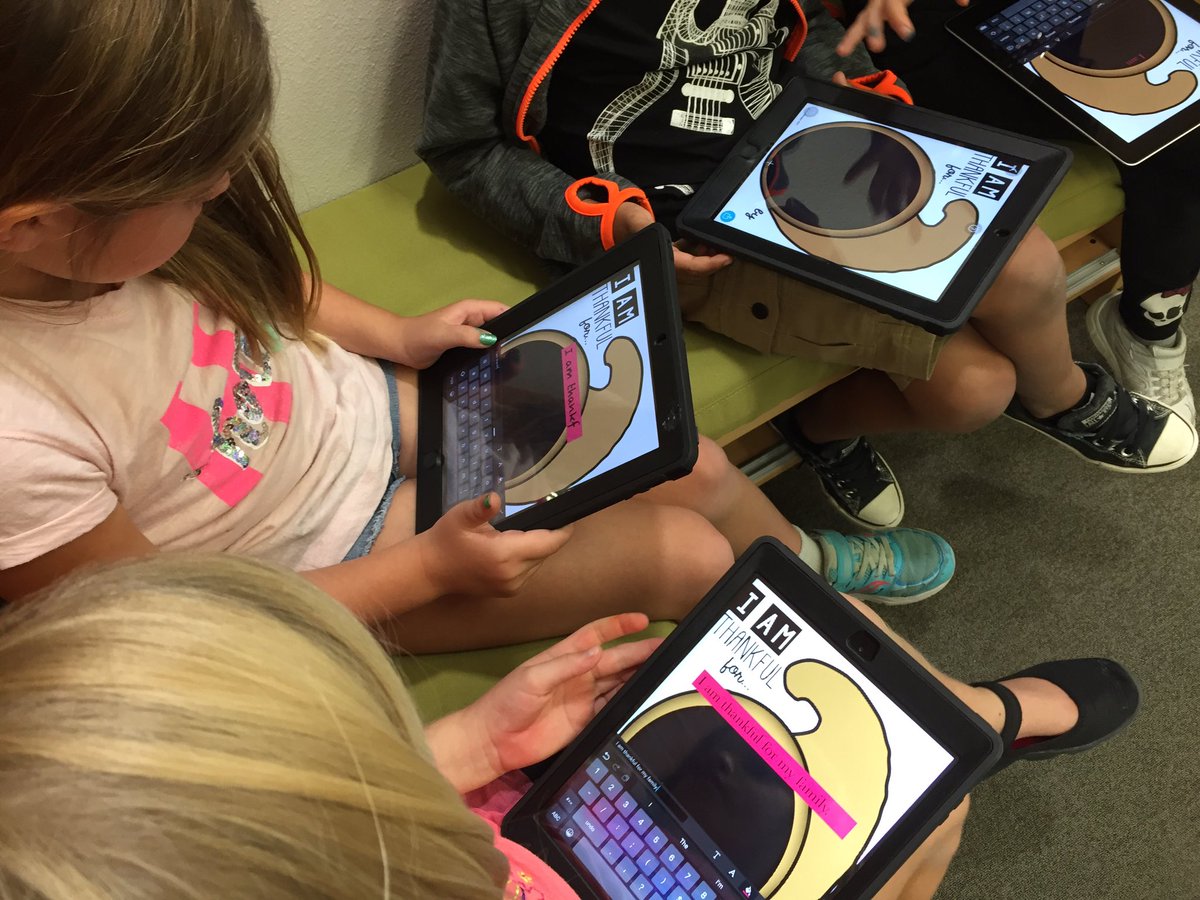 Stallionlib's tweet image. @Erintegration Camacho 1st grade loved filling their cornucopia with things/words they r thankful. #camacho #leanderisdlib #vocabularyfun