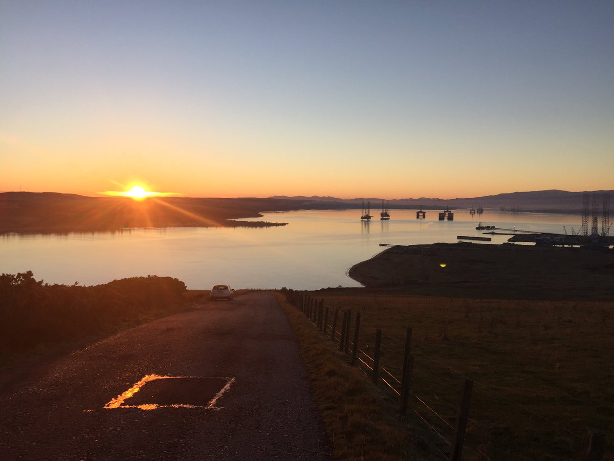north_highlands's tweet photo. Yet another amazing sunset this evening on the @NorthCoast500 #Cromartyfirth @BBCScotWeather @VisitScotland https://t.co/sYLaLQeLLl