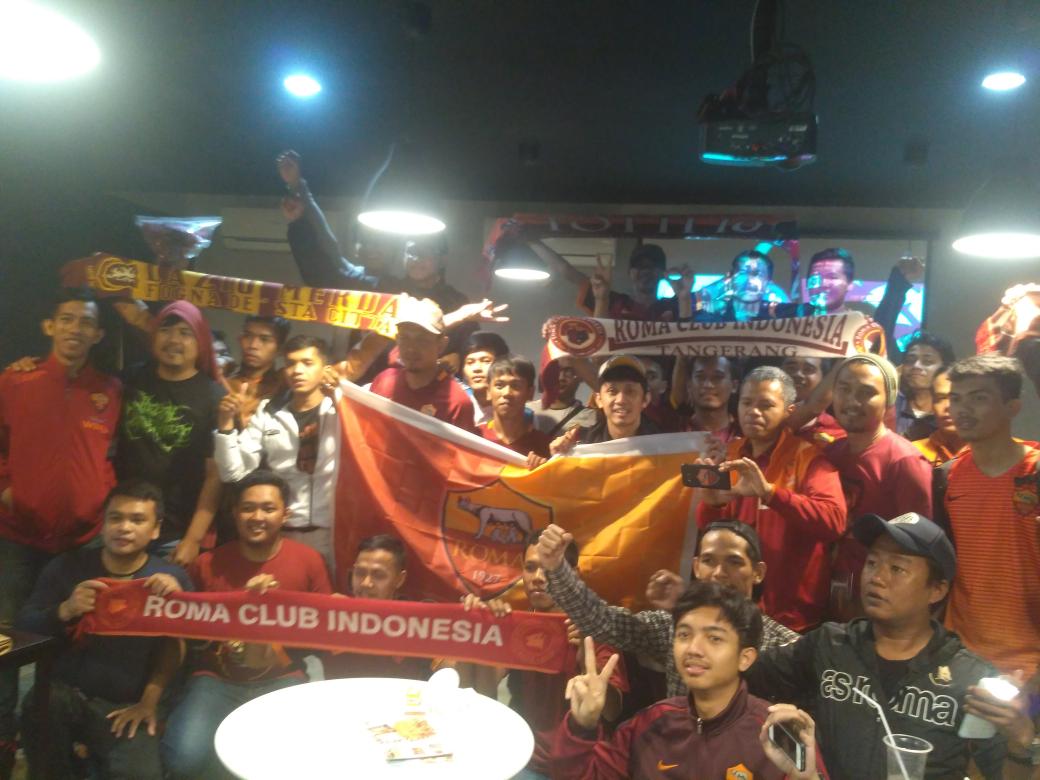 RCI_Tangerang's tweet photo. Nonbar RCI Tangerang Derby Della Capitale at The Cubite Street Food Cipondoh
#DDCisRoma
#RomaisRed https://t.co/8YtTP79dhR