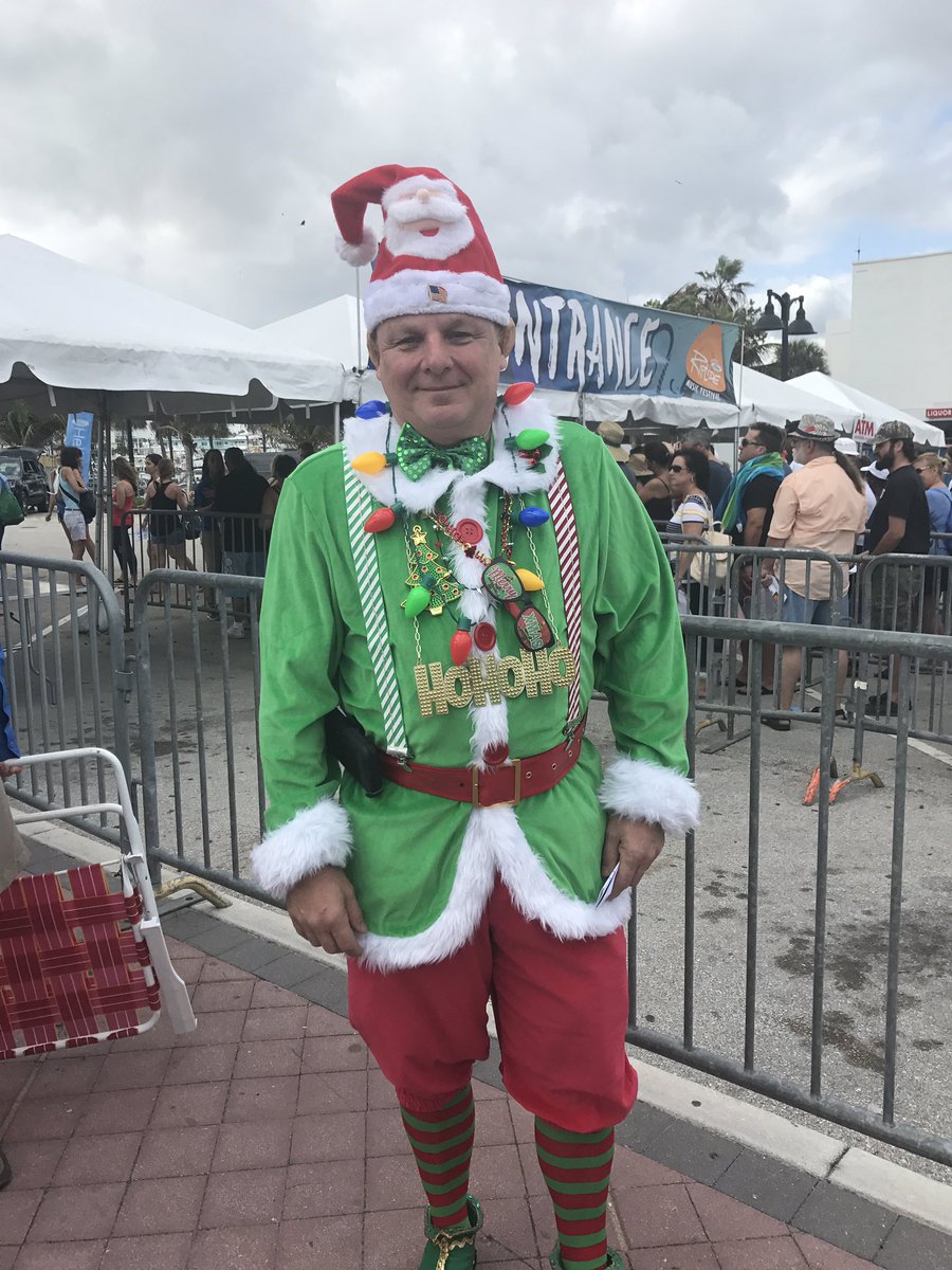 TravelHostFTL's tweet photo. #RiptideFest Let the party begin #fortlauderdalebeach #travelhostGo https://t.co/dKZJrjTPcj