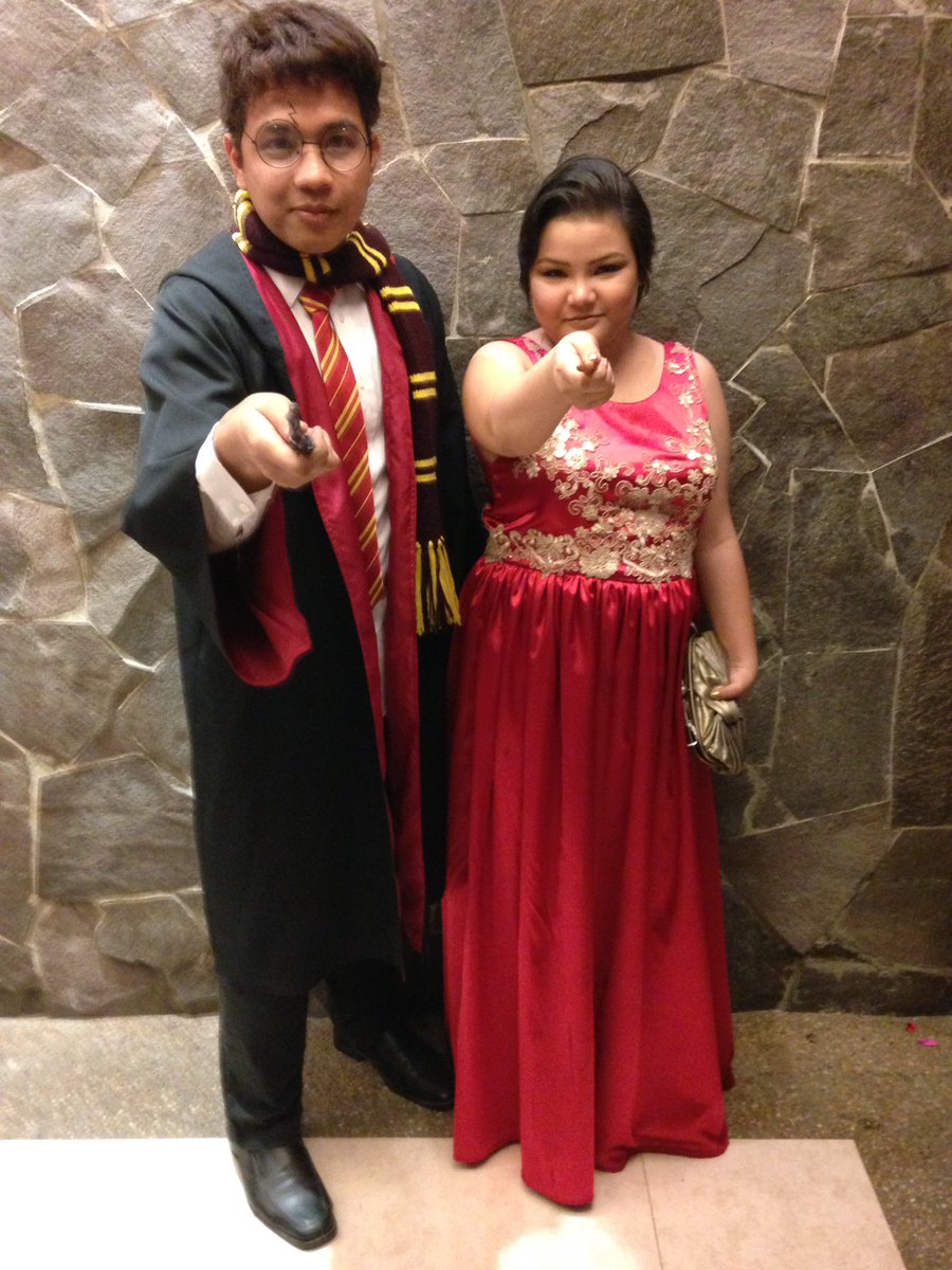 chickenjoey_'s tweet photo. So thankful for the major stress relief after hell week. Until the next Portkey event! #YuleBall2016 #YB2016 #PortkeyEvents https://t.co/kvjwqlQD1W