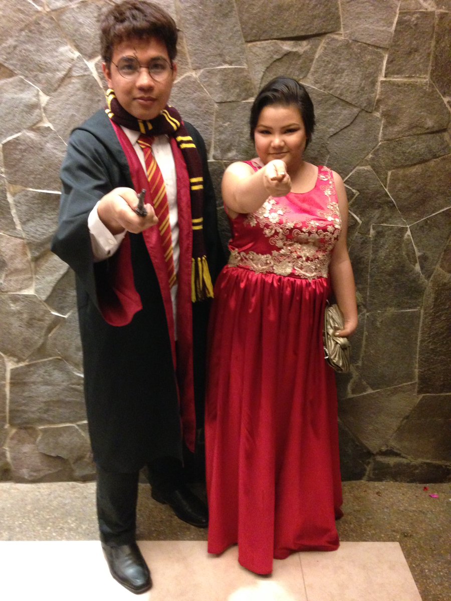 chickenjoey_'s tweet photo. So thankful for the major stress relief after hell week. Until the next Portkey event! #YuleBall2016 #YB2016 #PortkeyEvents https://t.co/kvjwqlQD1W