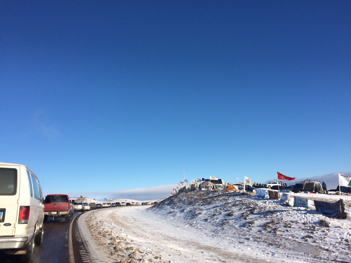 antoniajen14's tweet image. Line to get into camp this morning #NoDAPL