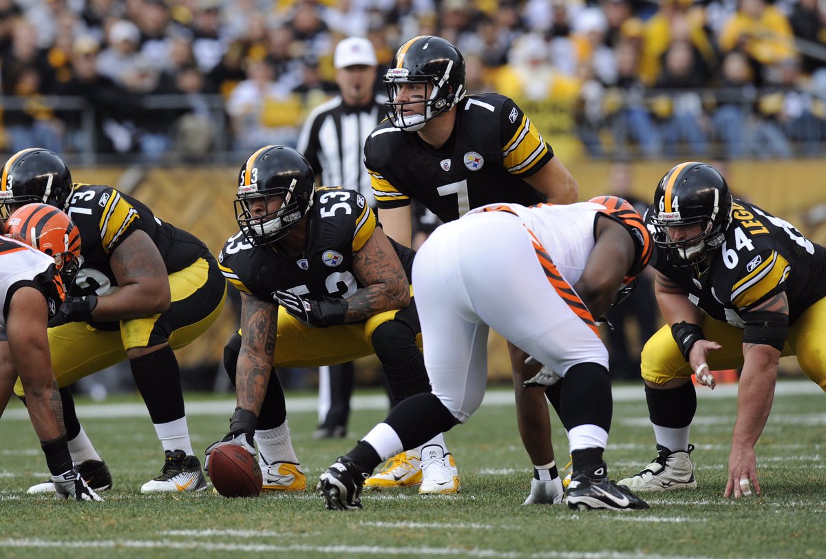 steelers's tweet photo. On this day in 2011, Ben Roethlisberger surpassed Terry Bradshaw (2,025) for most career completions in #SteelersHistory. He now has 3,718. https://t.co/wUKiHQKxtU