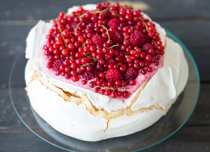 #Meringue with Raspberries and Redcurrants - food.viralcreek.com/meringue-raspb…
#Raspbery #Redcurrant