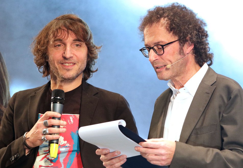 andromerku's tweet photo. Incontri ravvicinati del terzo tipo sul palco di @Cuffiedoro con @giucruciani @LaZanzaraR24 @Radio24_news  #Trieste #Radio #Awards https://t.co/OkRzDbpzxN