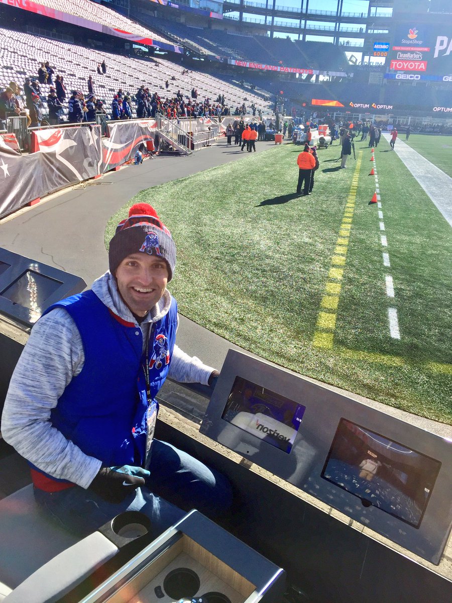 WAD1980's tweet photo. Heated seats and TVs! Not a bad way to watch the @Patriots @GilletteStadium. Thanks @verizon! #FootballLifeBalance #LAvsNE https://t.co/n0mqeCHSpA