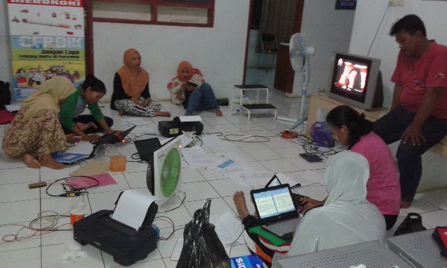 riariskaa's tweet photo. Pas weekend dan pke acara LEMBUR https://t.co/MpyBPRU4M7