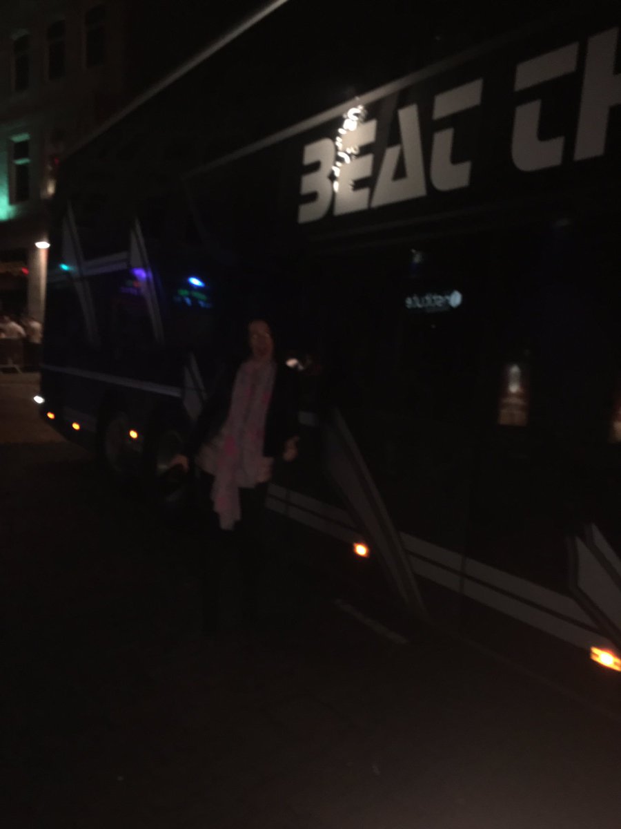 Nickibar's tweet photo. Crazy night lastnight, to much drinks but sooooooo much laughs pity @steveo didn't invite us in to keep warm 😂😂 @lini17 https://t.co/Tgd548Wc09