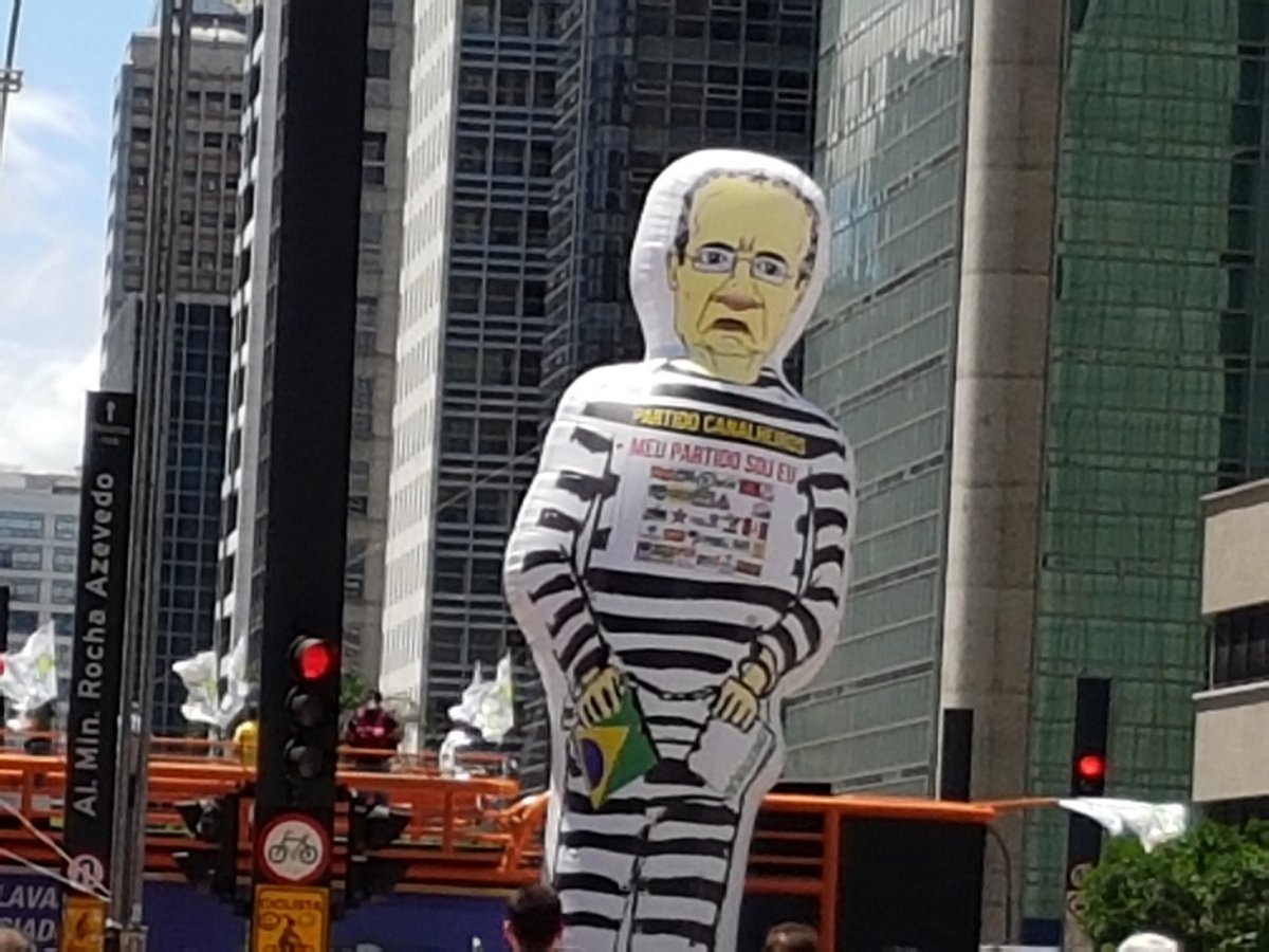 monikalive's tweet photo. #AvenidaPaulista SP
#VemPraRua4Dez https://t.co/NwB0sKHJ4N