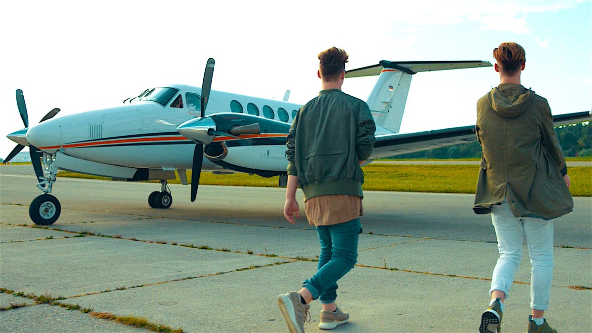 DAS VIDEO IST DA! HEIMWEH in der #classic version ❤🙌🏻 goo.gl/Kf8zaM
Retweetet das wenn ihr euch seht!