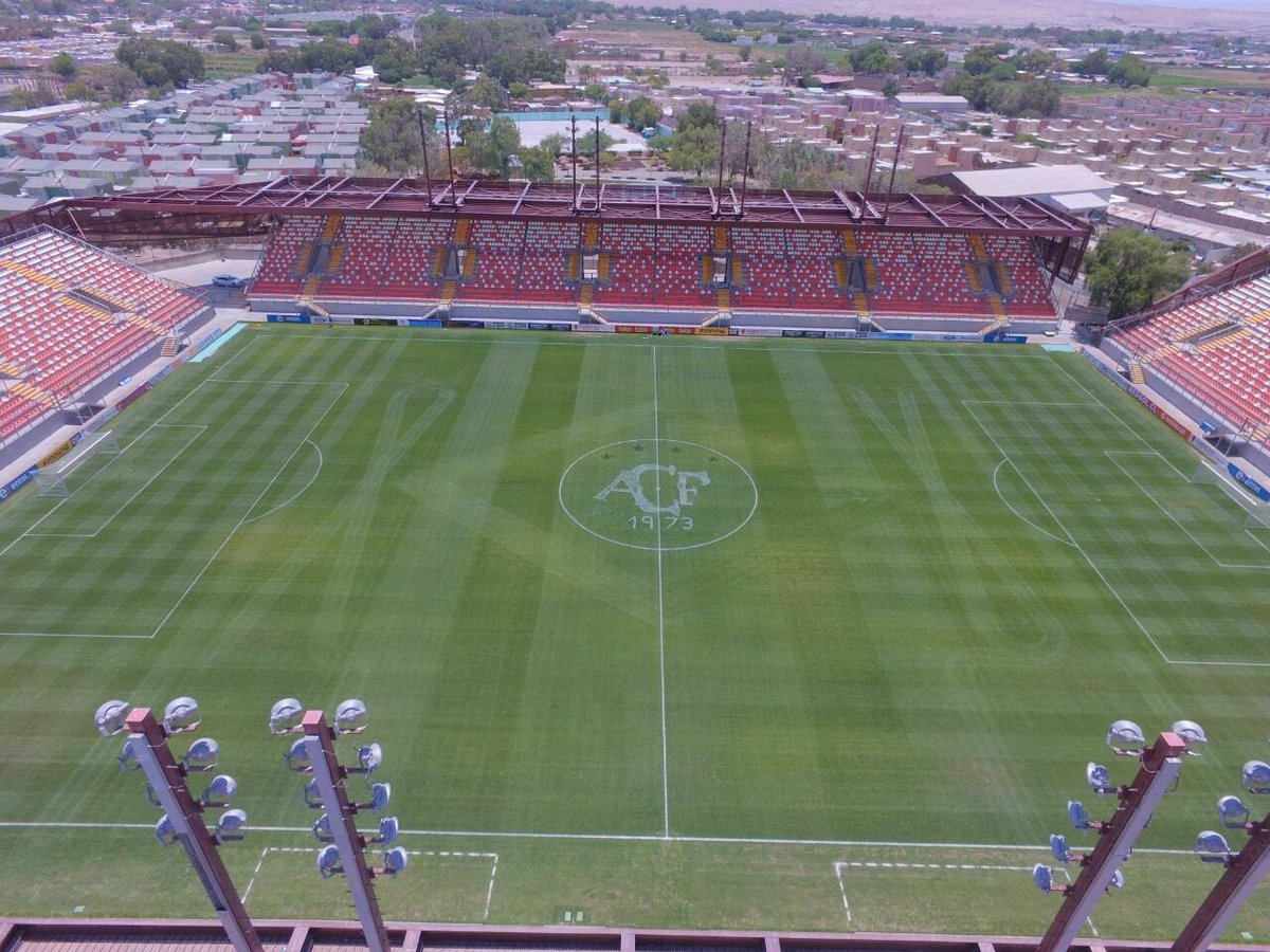titan_flores's tweet photo. Así lucirá la cancha de #Cobreloa el día de hoy,para enfrentar a P Montt,un homenaje de Calama a los hermanos de Brasil 🇧🇷 #Chepacoense https://t.co/2pMAaw8XHK