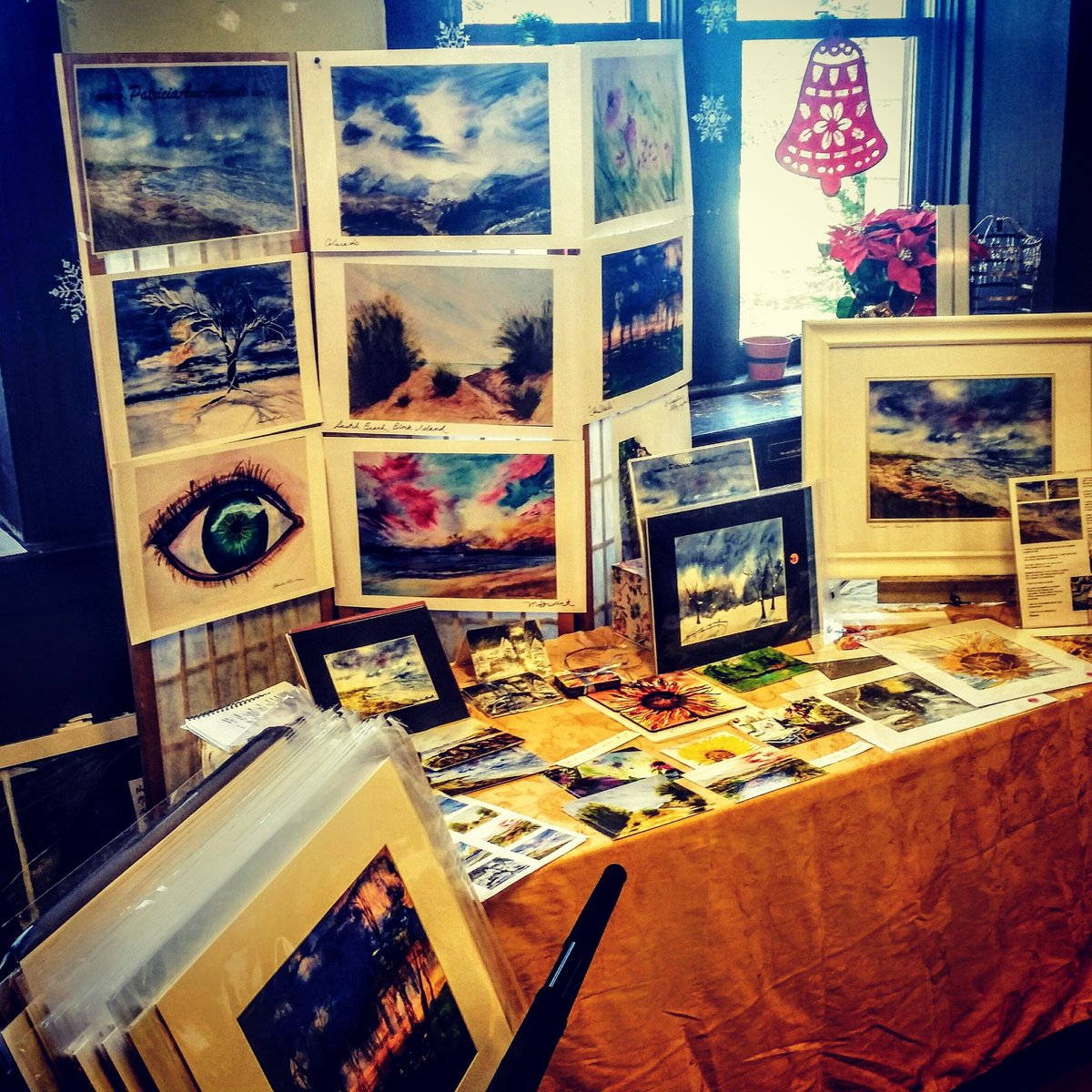 pattya987's tweet photo. #Arts and #Crafts #Show #Dec 4..10am - 5pm.#11×14prints, #sunflower #coasters, #winter #cards #CourthouseCtr4Arts, 3481 KigstnRd, WKingstnRI https://t.co/T25v1QoeHJ