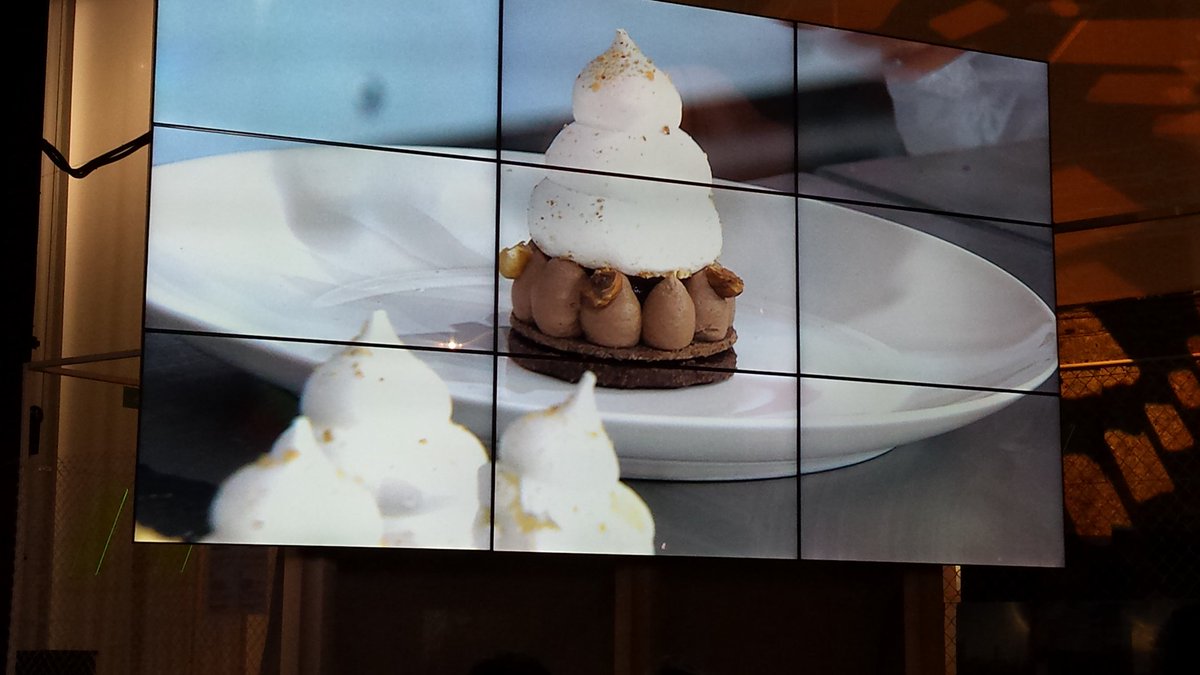 SilviaSimeone's tweet photo. Pavlova de Noël et la magie de la pâtisserie avec #JeffreyCagnes #aTableEn2030 @citedessciences https://t.co/NIpr51iLKz