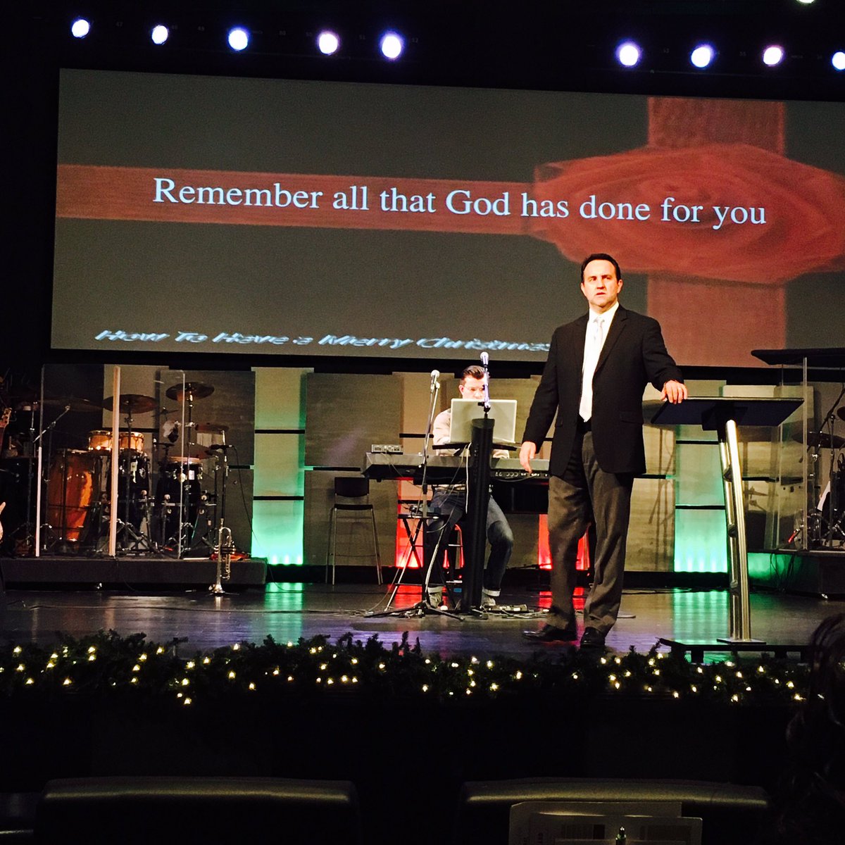 StoneEdgeChurch's tweet photo. How To Have A Merry Christmas #secmacon https://t.co/nc96uwC5Hu