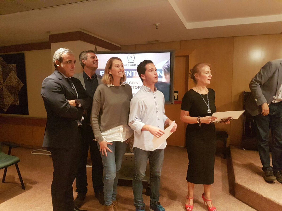 viudezpilar's tweet photo. Clausura MENTOR-AC-UMA @BalonmanoSosa de @MaristasMalaga Enrique Viguera,Miriam Valle,Antonio Lara,Lola García,Diego Tomé, Serafina Castro. https://t.co/5YsgZXsXo4