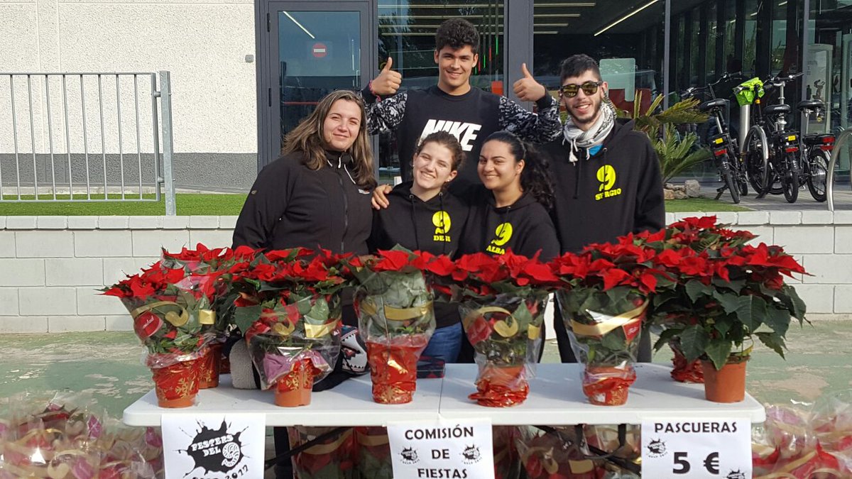 Festers2017's tweet image. A més a més, vos esperem al mercat dels dissabtes. Oferim la flor de Pascua per 5€. #LaNostraFestaEsLaTeua