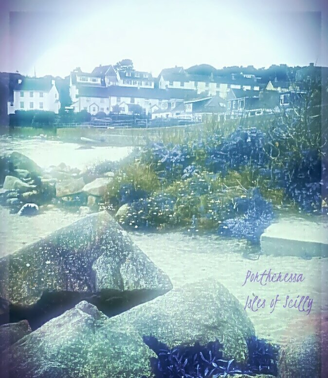 europabridge1's tweet photo. Porthcressa last fall, beautiful view ... #explorescilly @visitIOS https://t.co/zFARkzVAyZ
