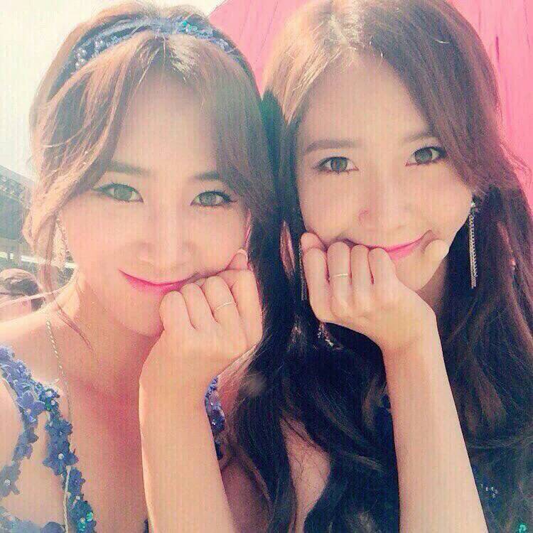 snsdyoonasmtown's tweet photo. YOONA  ×  YURI

#HAPPYYURIDAY 
#28StarryYearsWithYuri https://t.co/wTgSwXvRwA