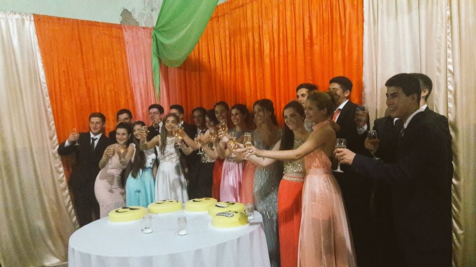 PromoH1s7orica's tweet photo. Egresados, tortas y souvenirs👏👏👏👏👏 https://t.co/rZVFxrUsMl