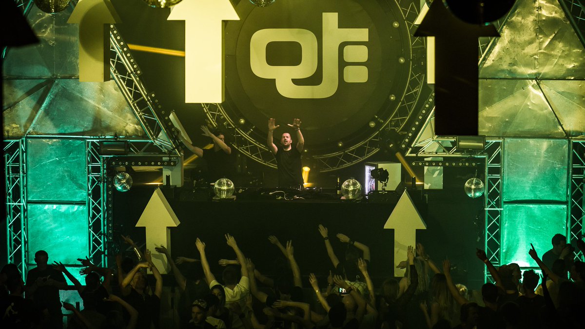 djbrennanheart's tweet photo. Hands up #Hemqade last night https://t.co/l1HkEXSYOa