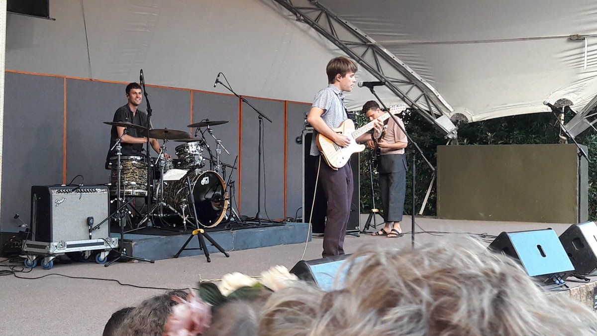 li_298's tweet photo. We went down for their last two songs ๐ #KirstenboschSummerSunsetConcerts #Beatenburg https://t.co/R23nBIXFy7